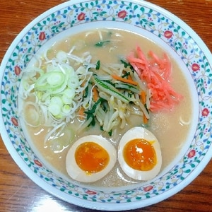 もやしたっぷり～とんこつラーメン